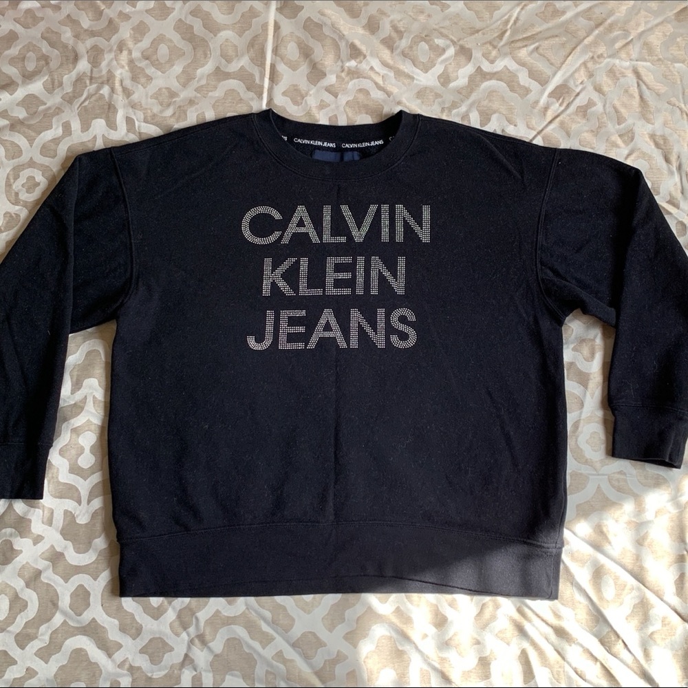 Black Calvin Klein crewneck sweater